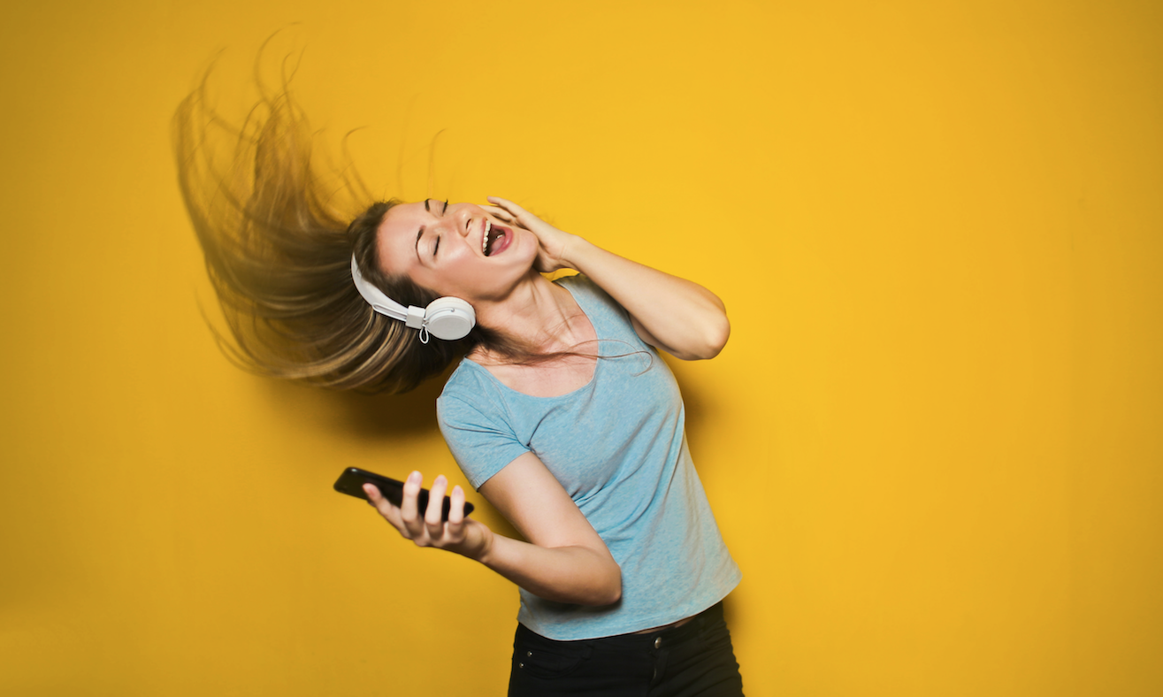 galope apenas perturbación Report: Listening to radio makes people feel happier