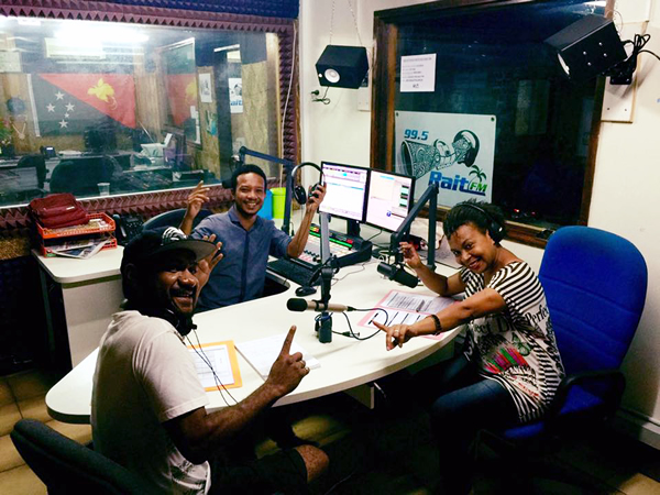 99.5 Rait FM Loqie and Didi with Elton - PNG